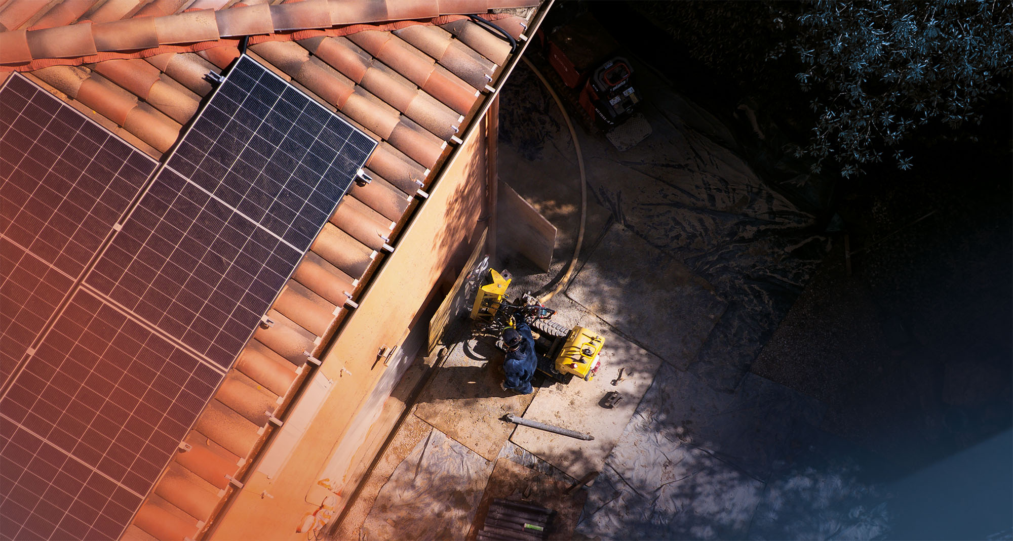 RSTS realisant un micropieux proche d'une villa