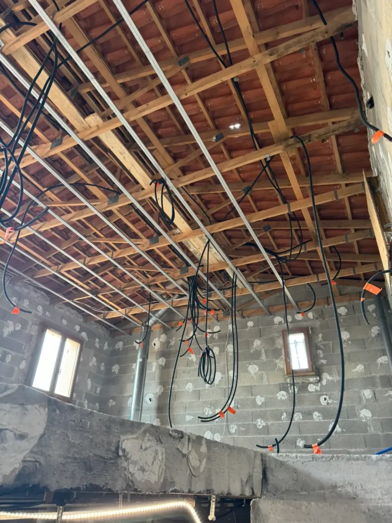 Réseaux plomberie multicouche eau chaude et eau froide posés en sous sol, rénovation complète après sinistre Marseille 13 RSTS